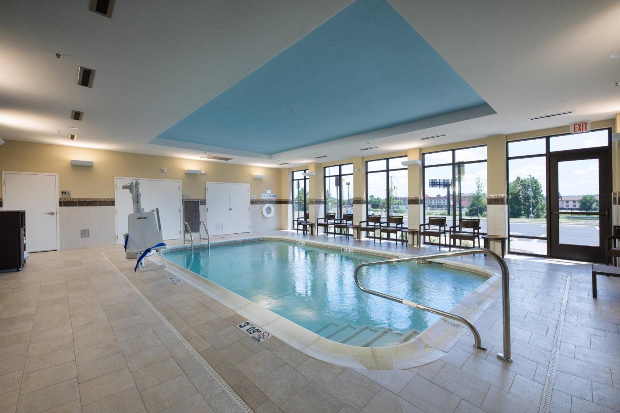 Courtyard By Marriott Russellville Eksteriør billede